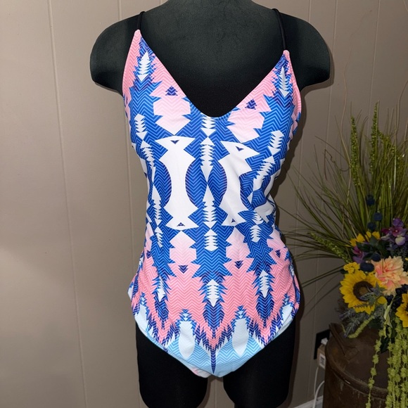 Ekouaer • Backless One Piece Swimsuit - Picture 7 of 13